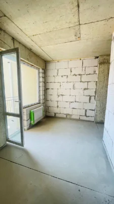 Продам терміново новобудову з балконом