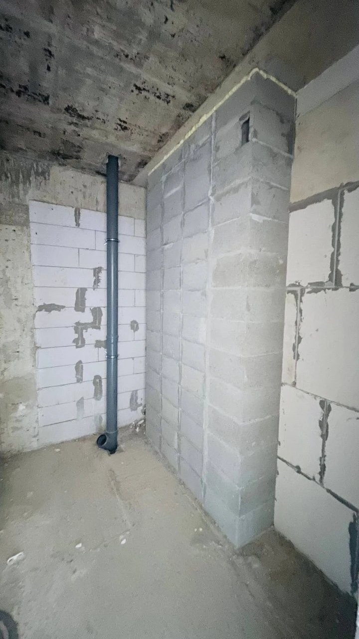 Продам терміново новобудову з балконом