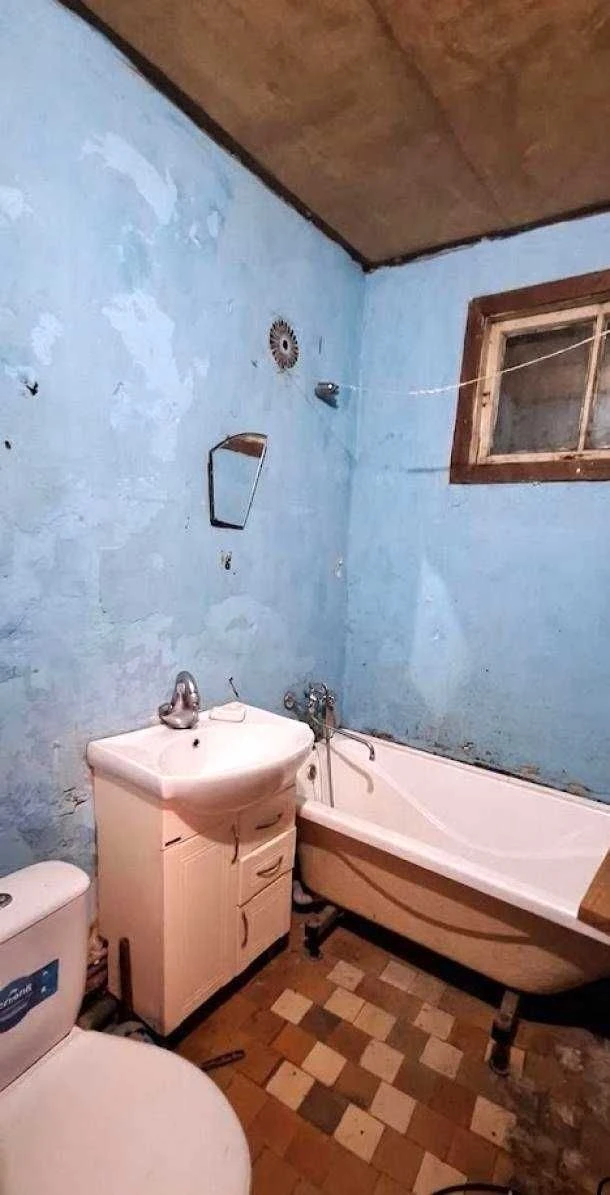 продам 2 к. із. квартиру в центрі