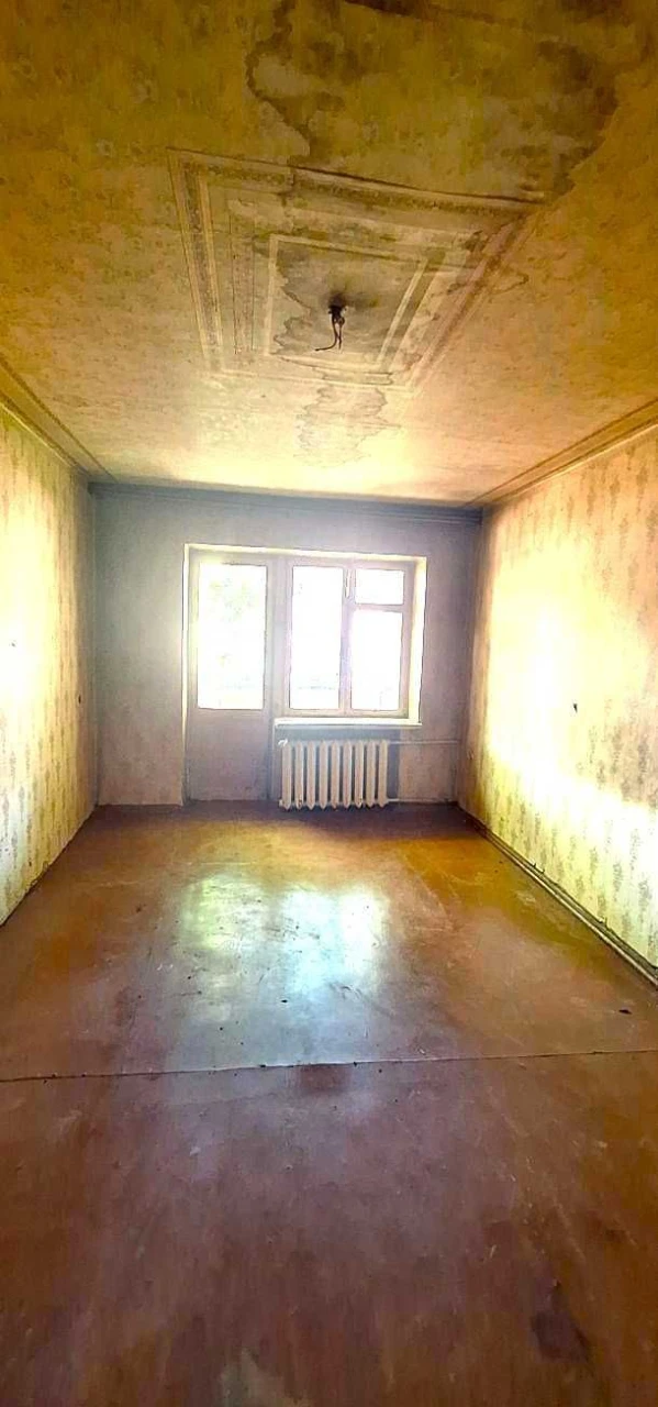 продам 2 к. із. квартиру в центрі