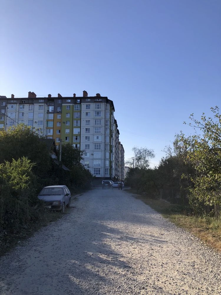 Власник  Продається територія на  каскаді біля арсену та епі