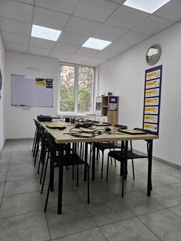 Продаж 3к квартири 87 м² ЖК Комфорт Таун вул. Регенераторна