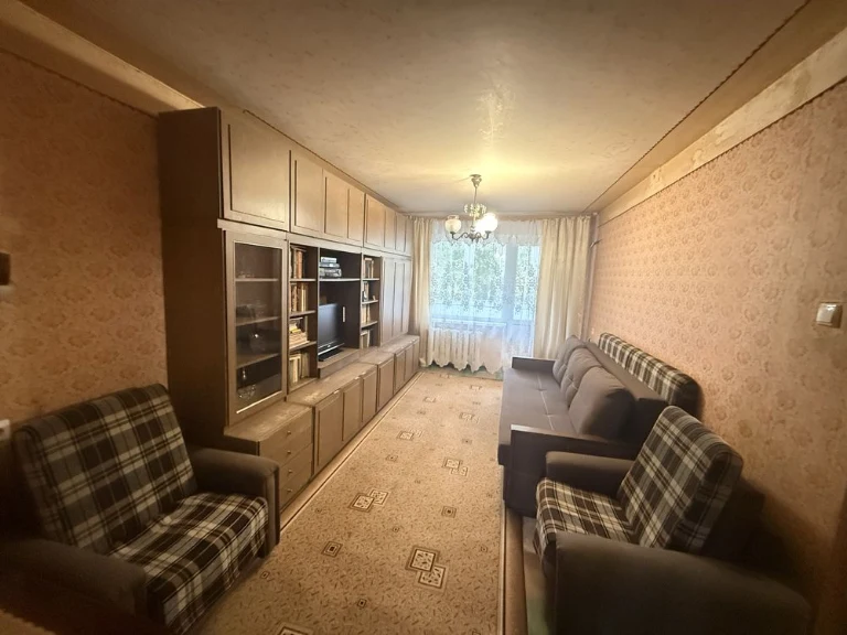 Продам 3-х комнатную вначале пр.Слобожанский