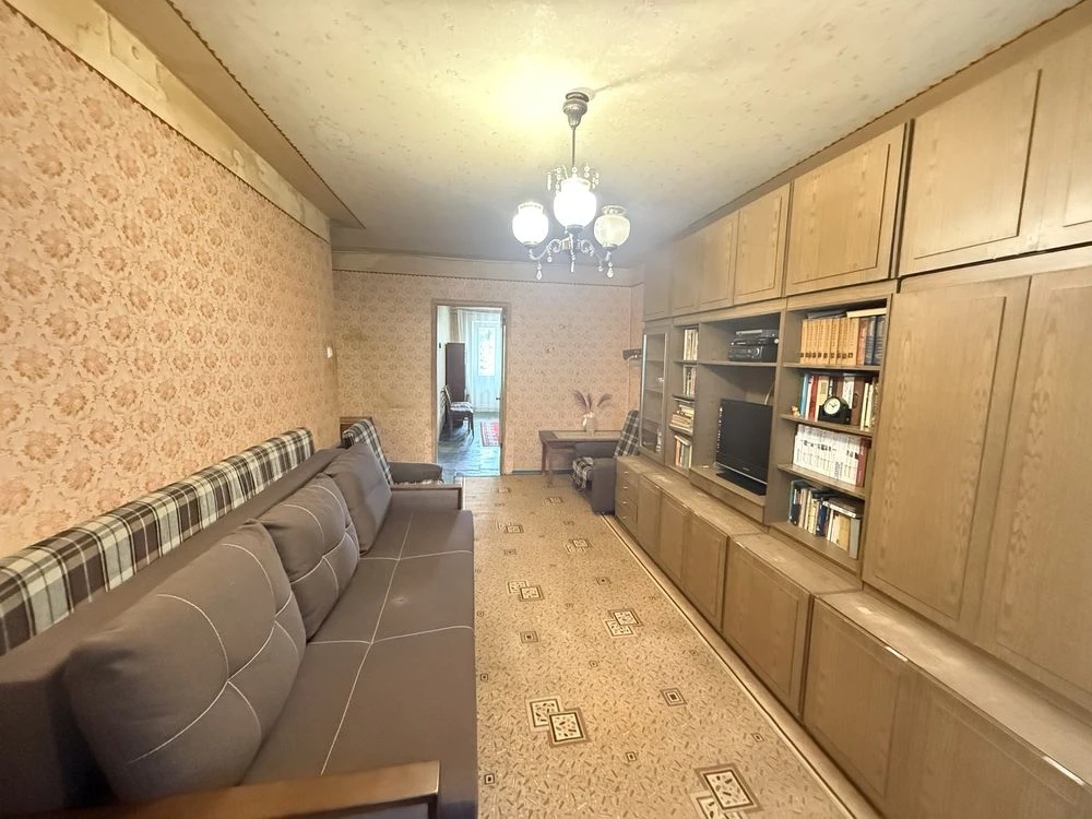 Продам 3-х комнатную вначале пр.Слобожанский