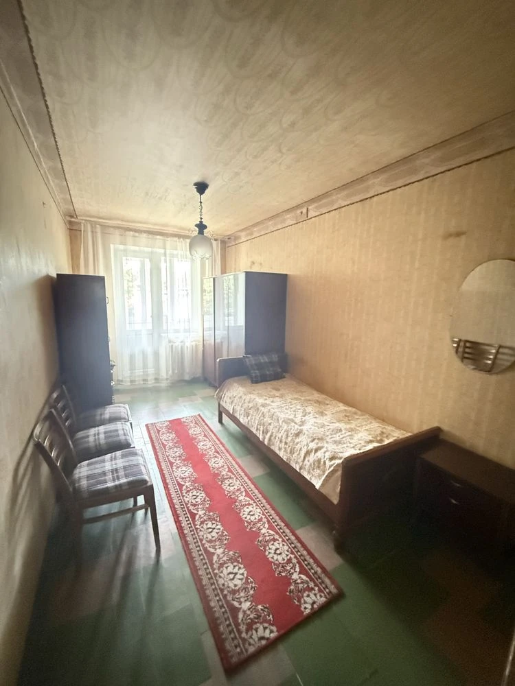 Продам 3-х комнатную вначале пр.Слобожанский