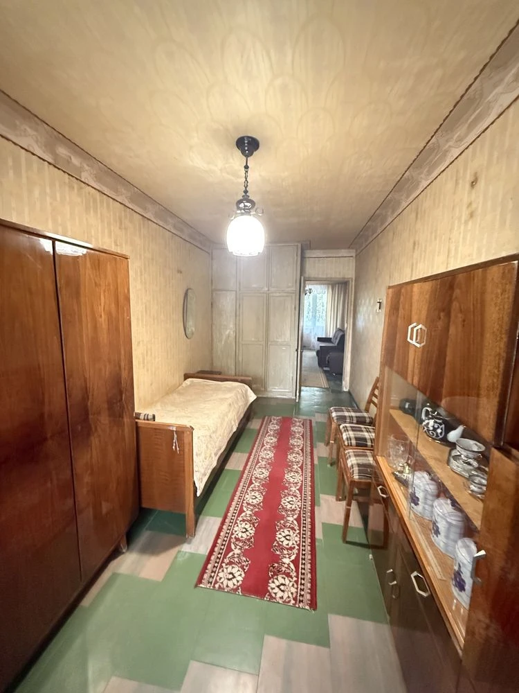 Продам 3-х комнатную вначале пр.Слобожанский