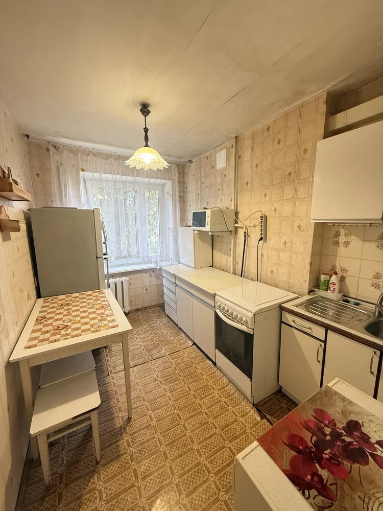 Продам 3-х комнатную вначале пр.Слобожанский