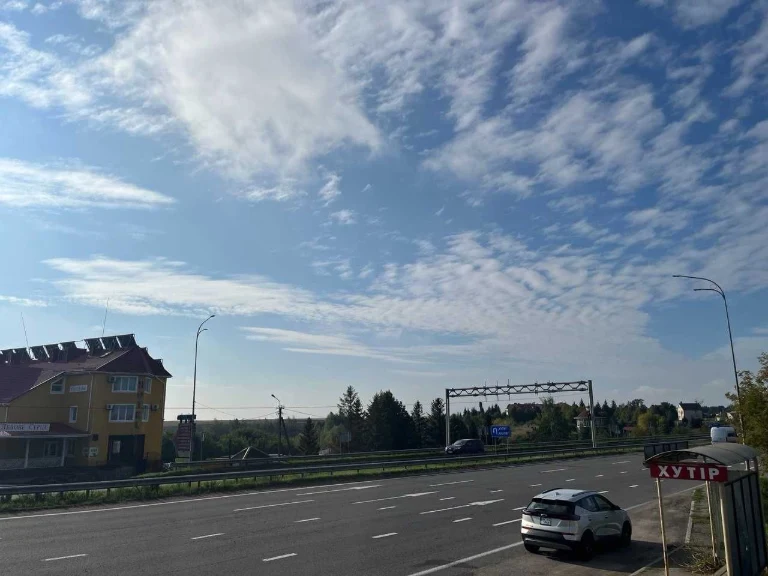 Ділянка 0,47 га над трасою, перед об'їзною Рівне, район Хуті