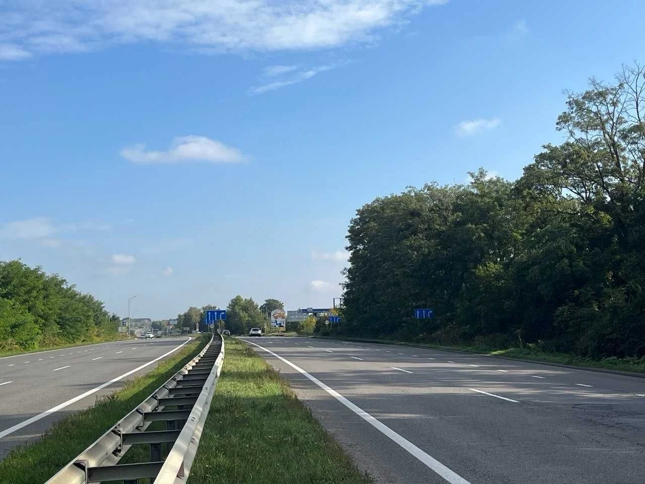 Ділянка 0,47 га над трасою, перед об'їзною Рівне, район Хуті