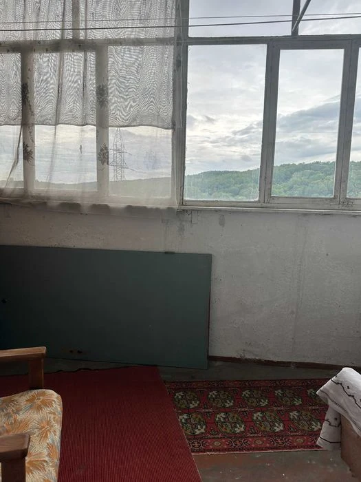 Левада продам 4 кімнатну квартиру великоі площі.