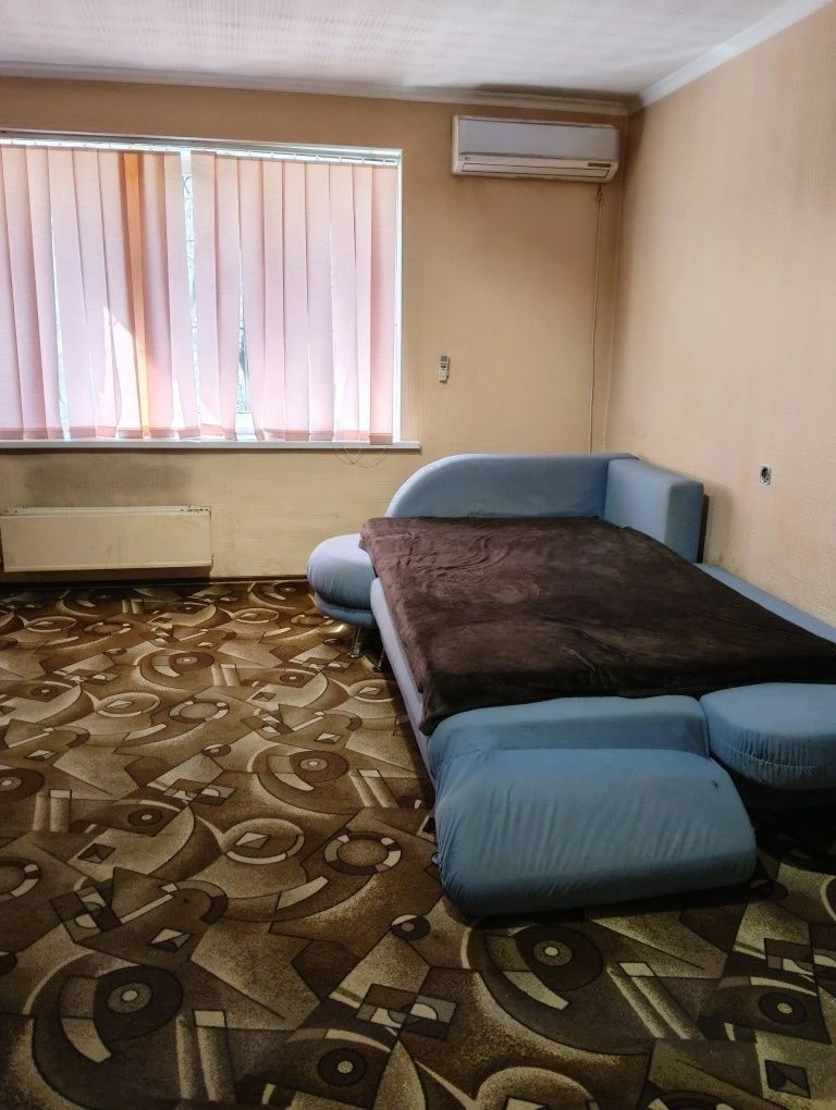 Без комісії. Велика однокімнатна квартира продається. Вільна