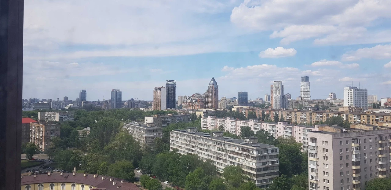 Продаю 3 кім квартиру метро Печерська Терміново