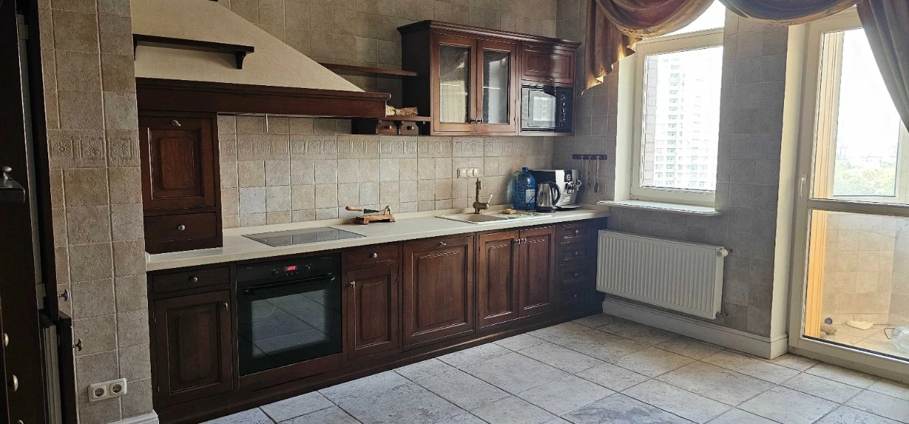 Продаю 3 кім квартиру метро Печерська Терміново