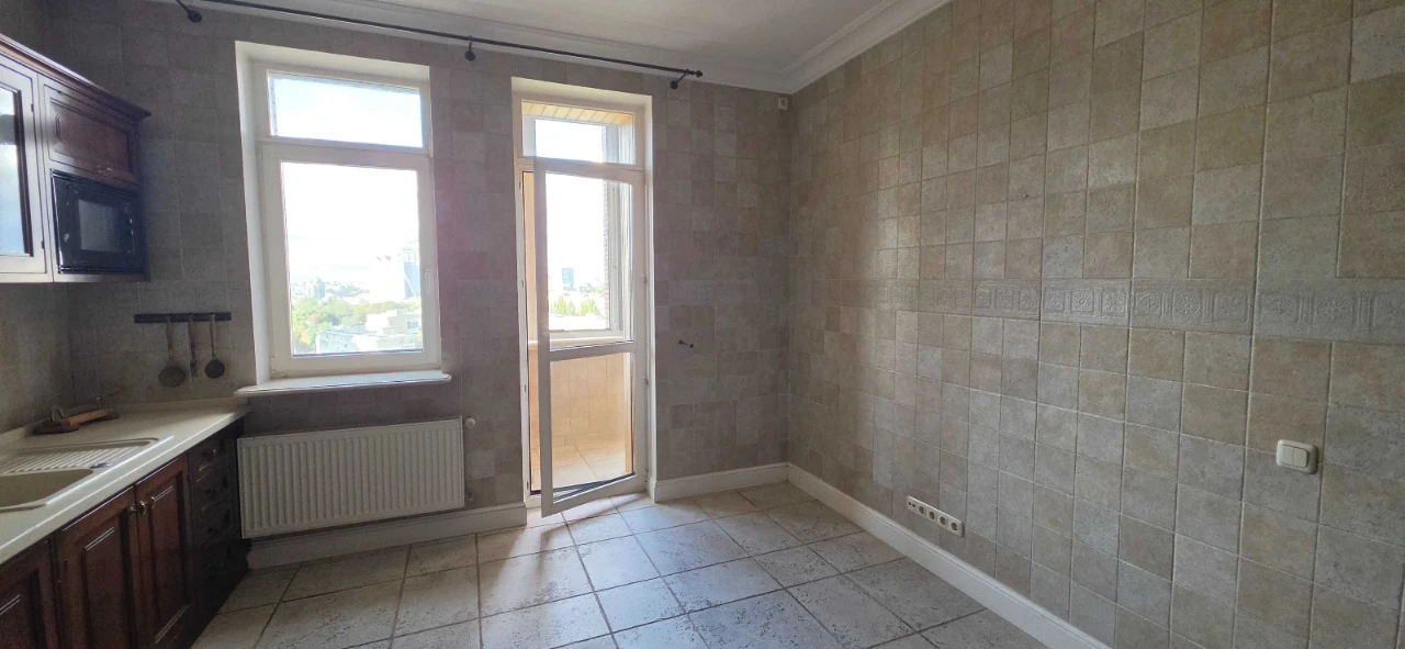 Продаю 3 кім квартиру метро Печерська Терміново