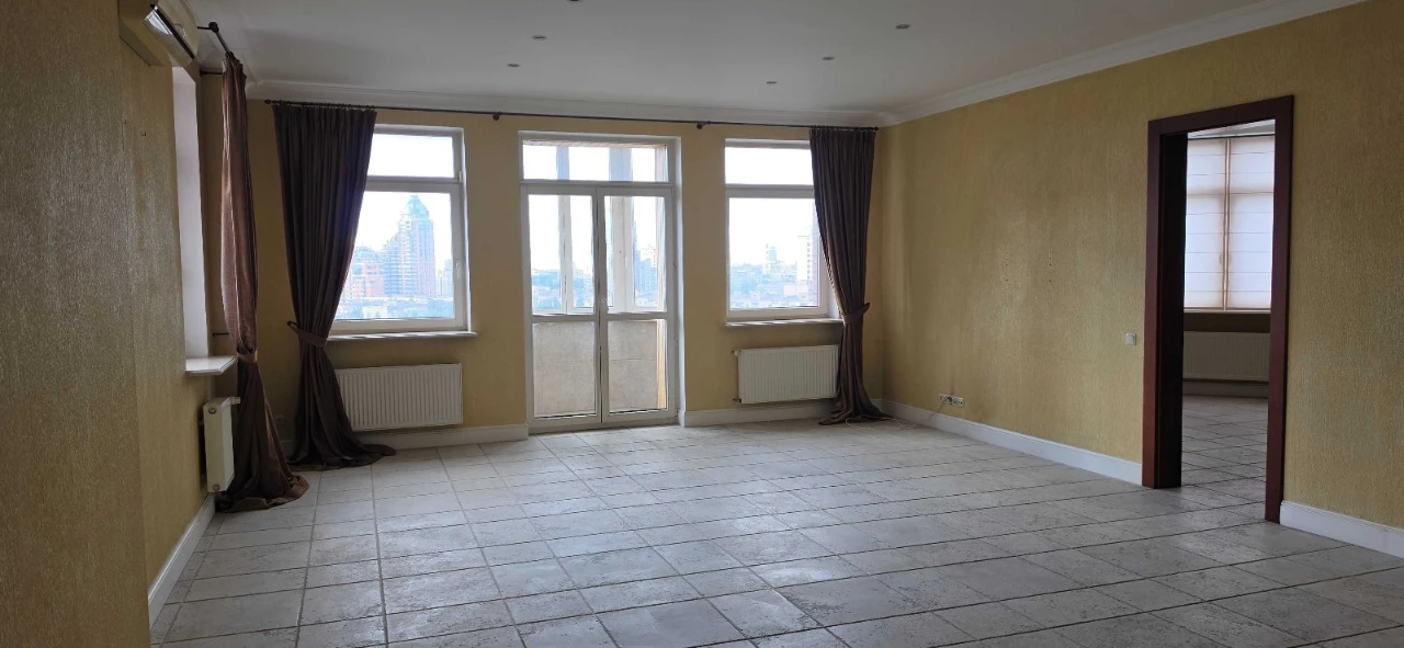 Продаю 3 кім квартиру метро Печерська Терміново