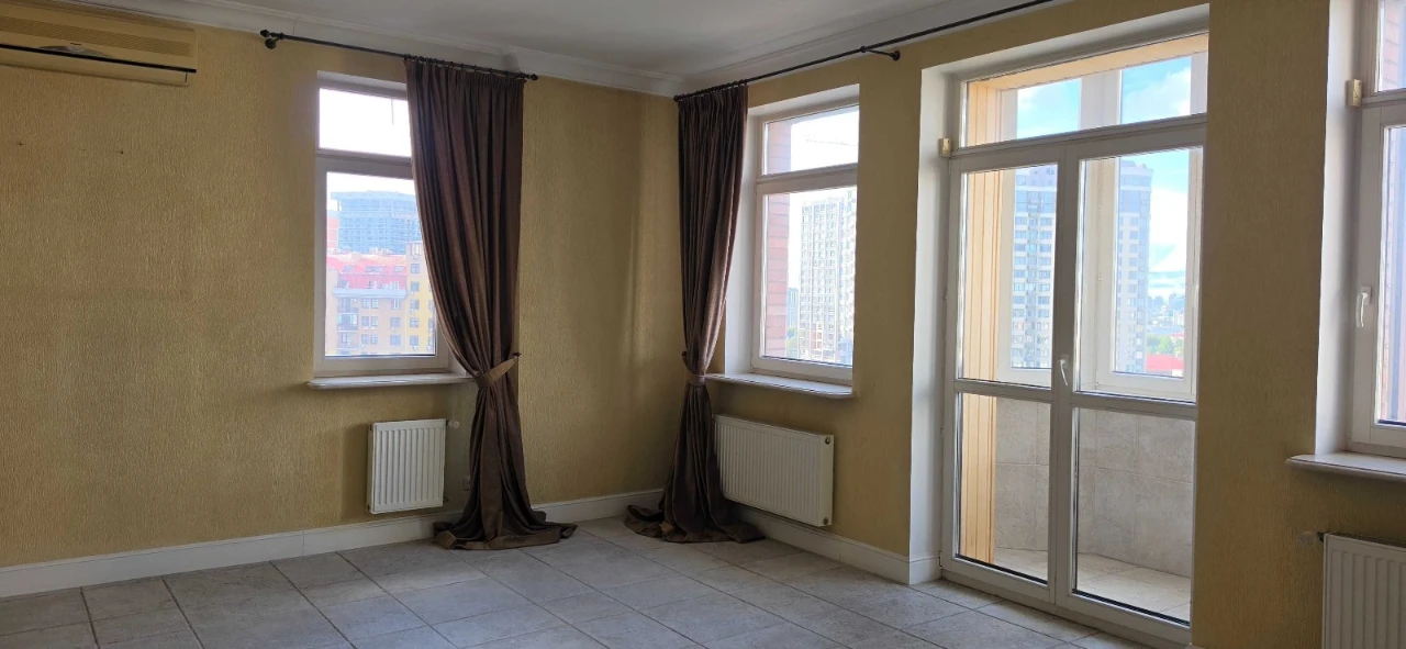 Продаю 3 кім квартиру метро Печерська Терміново