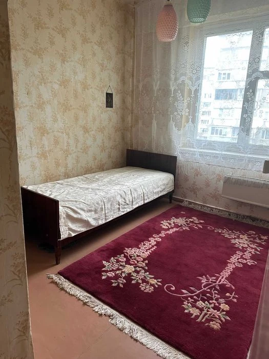 Левада продам 4 кімнатну квартиру великоі площі.