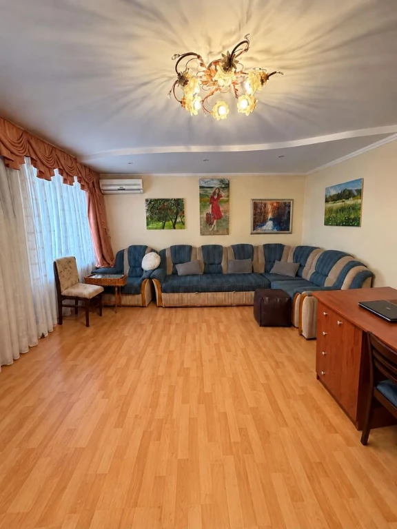 Продаж 3-х кімнатна квартира. Індивідуальне газове опал