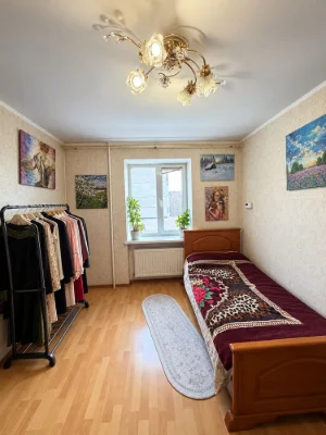Продаж 3-х кімнатна квартира. Індивідуальне газове опал