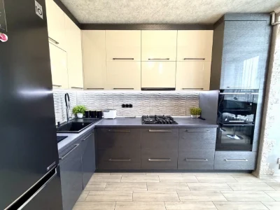 Продаж 3-кім. квартири 109.3 м2, вул. Б.Хмельницького