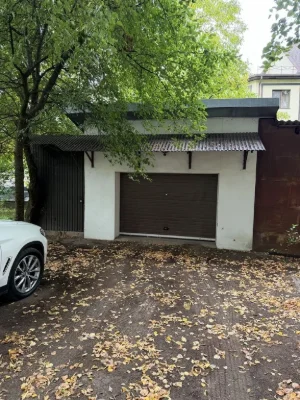 Цегляний Гараж з автоматичними воротами. Центр міста.