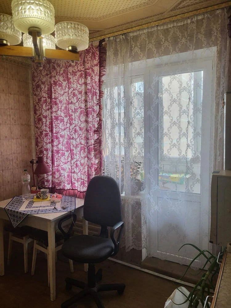 Продаж 1-кімнатної квартири 38 м², Виноградар, просп. Свобод