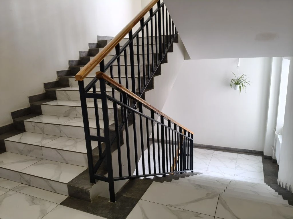 Partially renovated apartment in the Vorobyovy Gory residential complex, Aka metro station