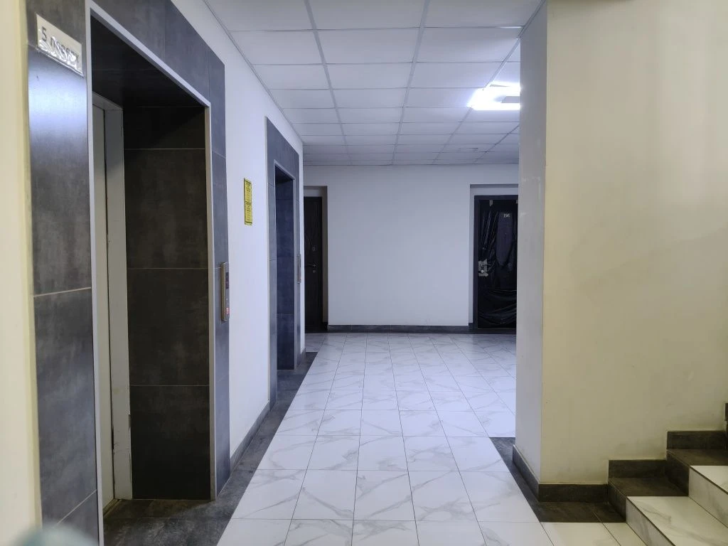 Partially renovated apartment in the Vorobyovy Gory residential complex, Aka metro station
