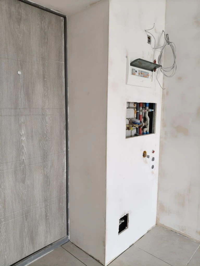 Partially renovated apartment in the Vorobyovy Gory residential complex, Aka metro station