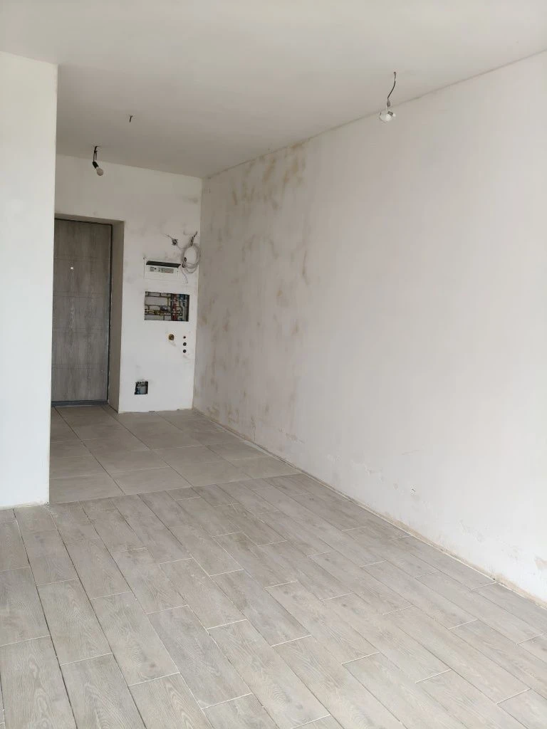 Partially renovated apartment in the Vorobyovy Gory residential complex, Aka metro station