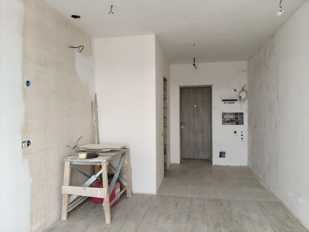 Partially renovated apartment in the Vorobyovy Gory residential complex, Aka metro station