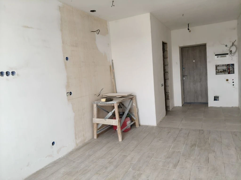 Partially renovated apartment in the Vorobyovy Gory residential complex, Aka metro station