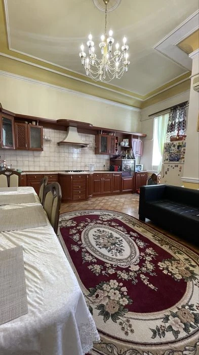 Продажа большой квартиры в центре 320м. Базарная Канатная Осипо