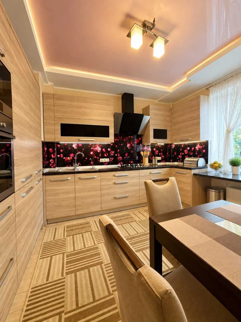 3-кімнатна укомплектована квартира 96.2 кв.м. в центрі Рівно
