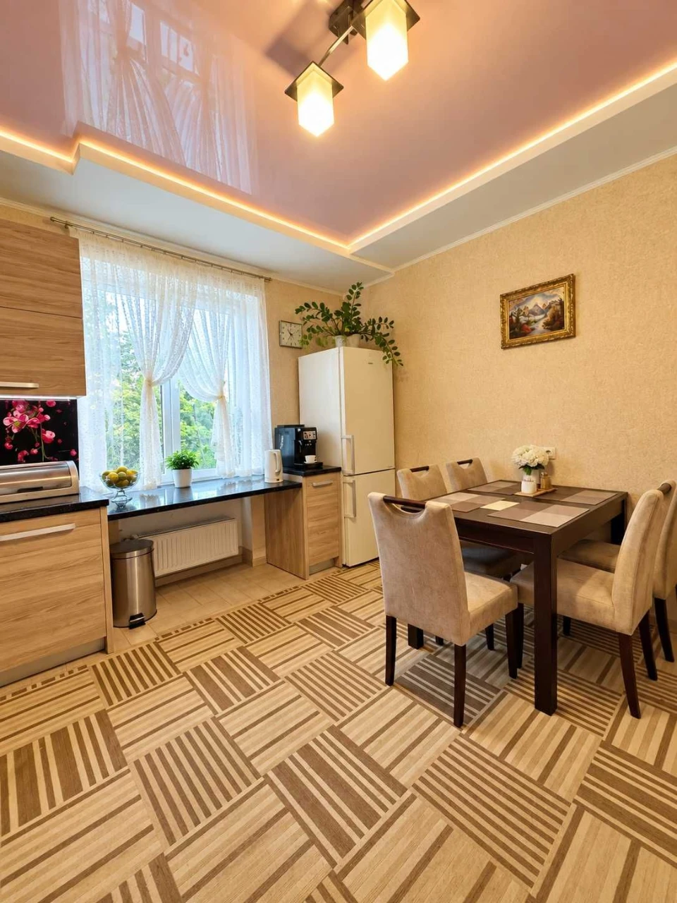 3-кімнатна укомплектована квартира 96.2 кв.м. в центрі Рівно
