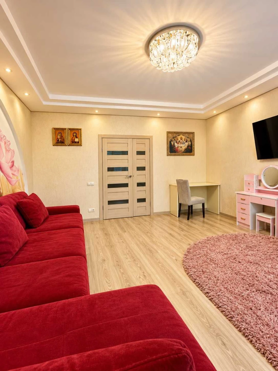 3-кімнатна укомплектована квартира 96.2 кв.м. в центрі Рівно