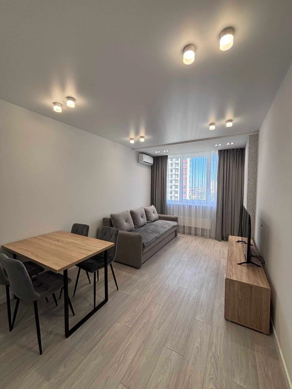 Оренда 1-кімнатної квартири 50 м², Євгена Сверстюка вул., 6Г