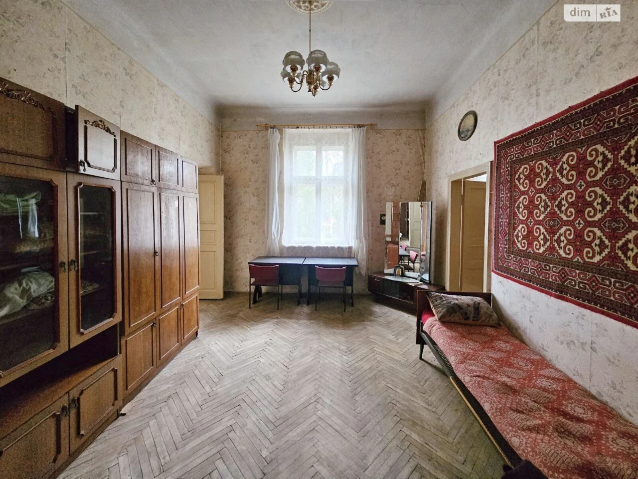 Продаж Квартира Площа Ринок