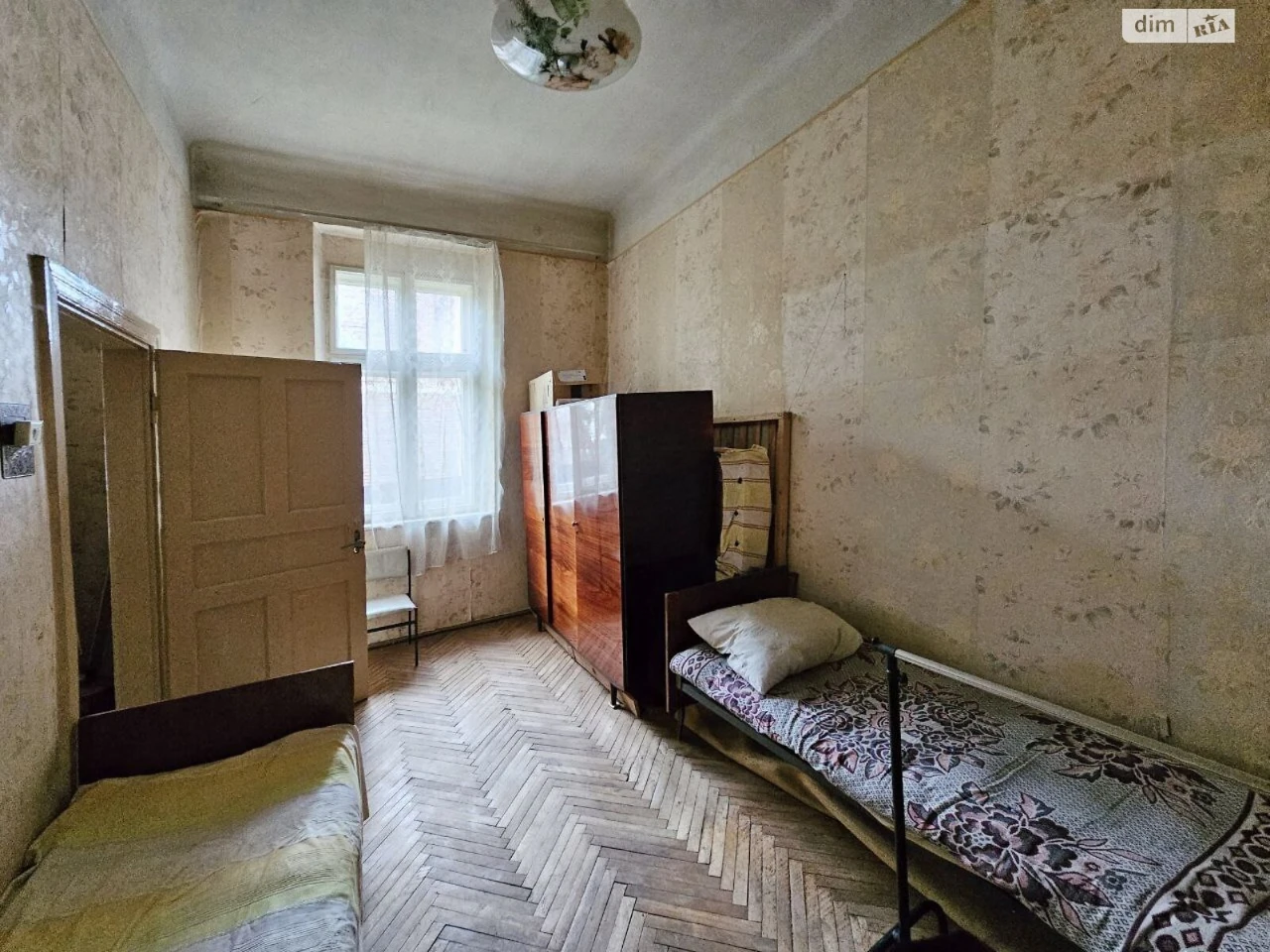 Продаж Квартира Площа Ринок