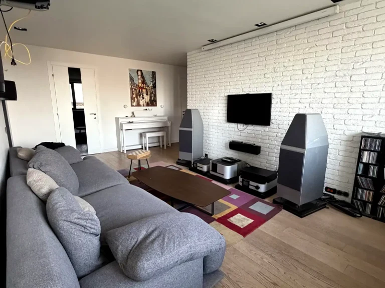 Продаж квартири 4-кімн. 90 м² 15/16 пов.