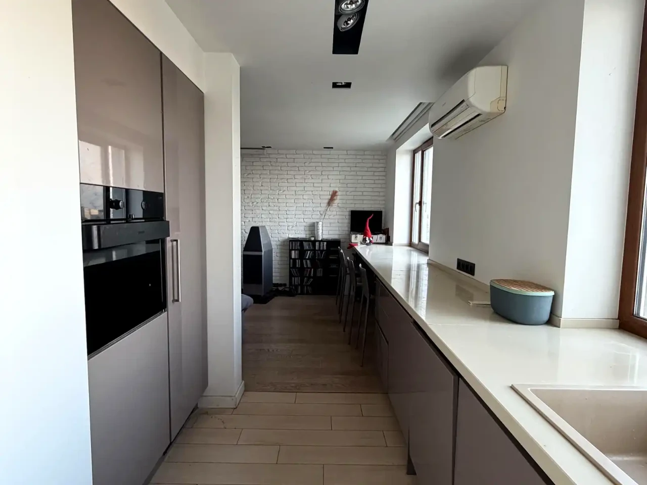 Продаж квартири 4-кімн. 90 м² 15/16 пов.