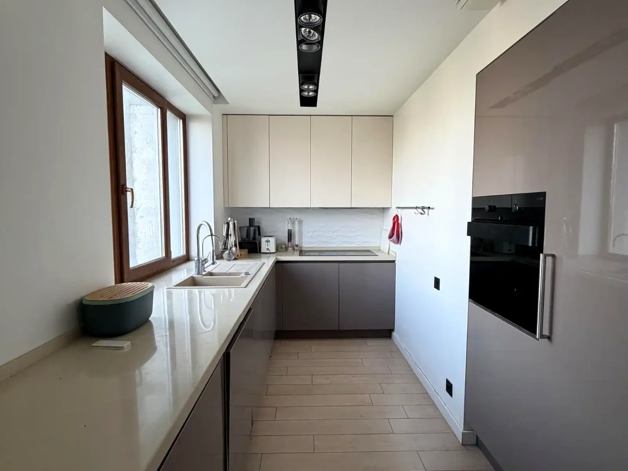Продаж квартири 4-кімн. 90 м² 15/16 пов.