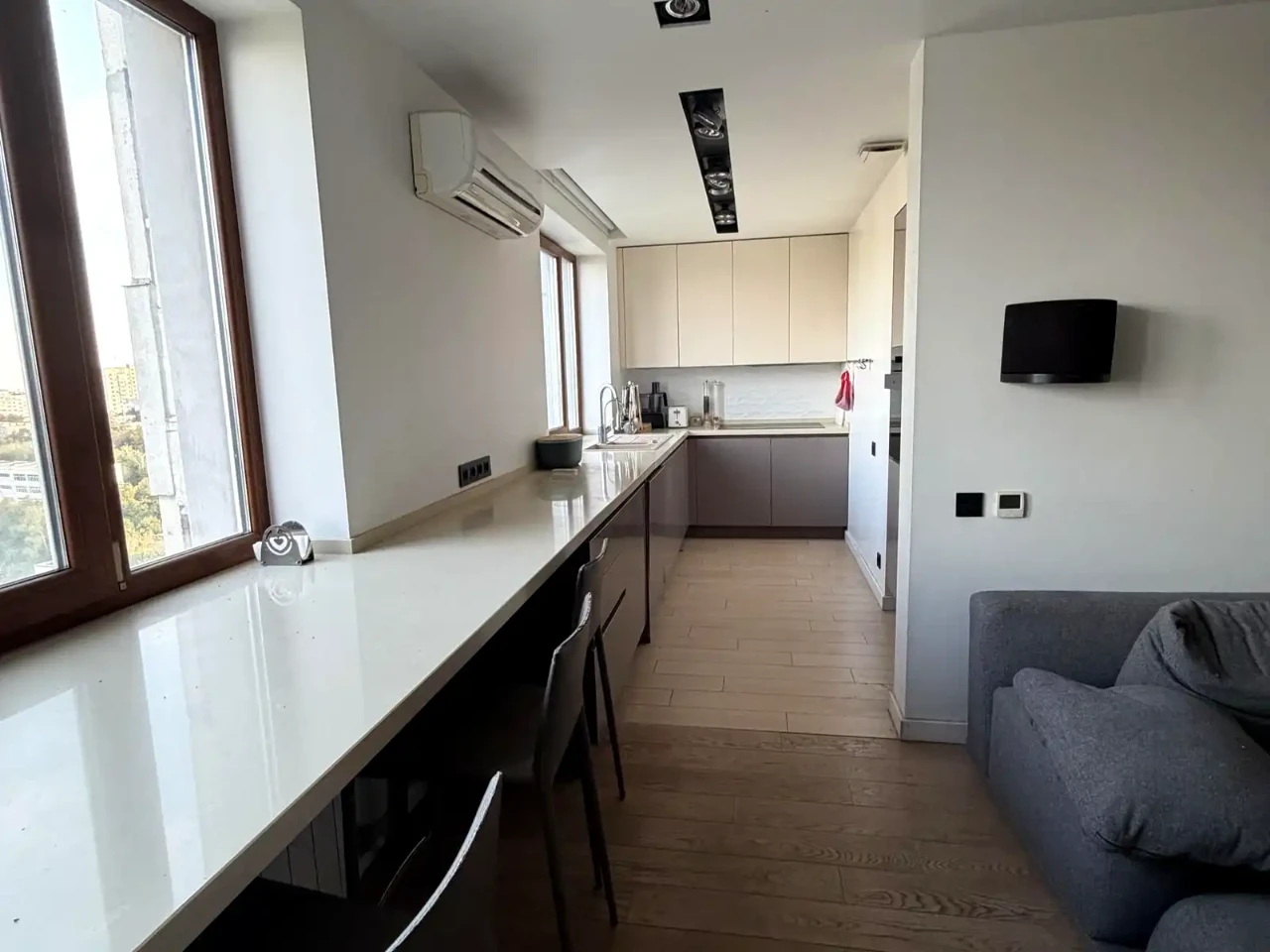 Продаж квартири 4-кімн. 90 м² 15/16 пов.