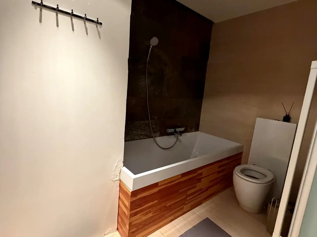 Продаж квартири 4-кімн. 90 м² 15/16 пов.