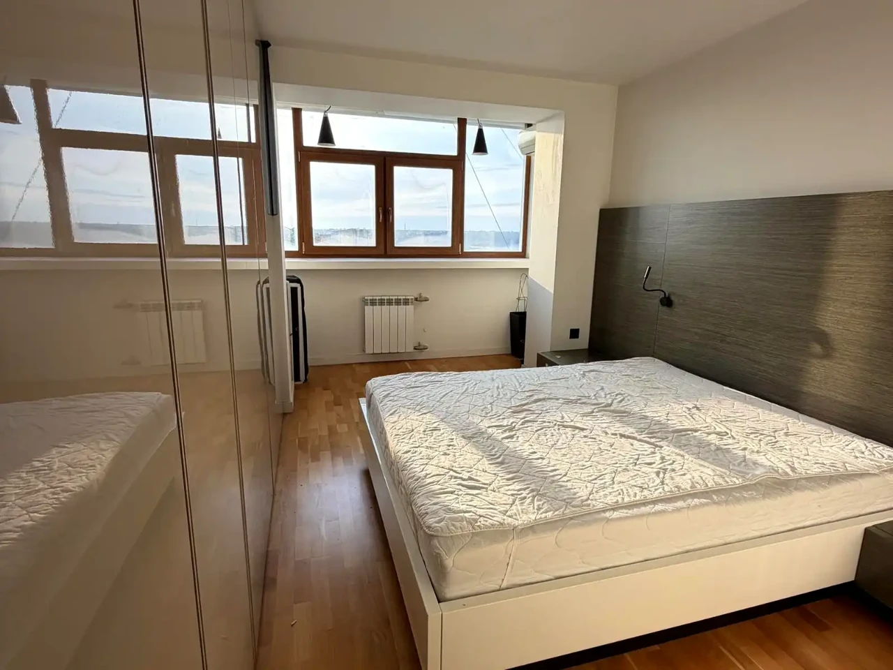 Продаж квартири 4-кімн. 90 м² 15/16 пов.
