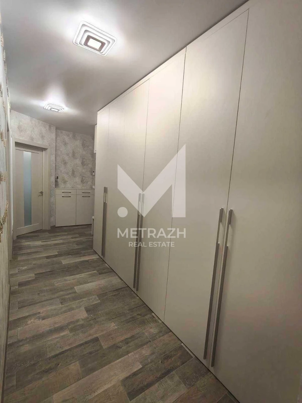 Продаж 2-кімнатна квартира з ремонтом та меблями в ЖК «Кришт