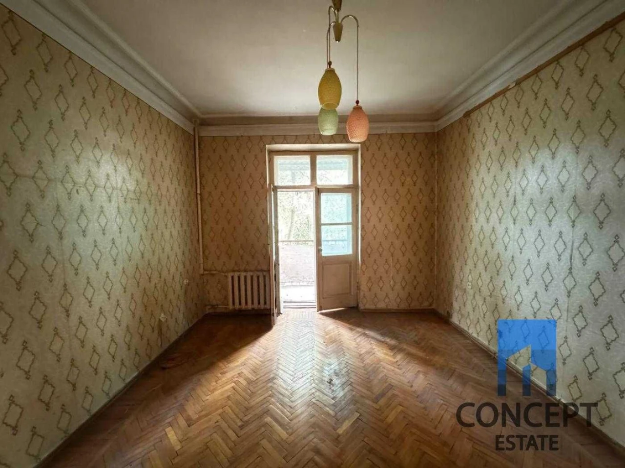 Продам просторную 3к сталинку ул. Ефремова 1. Парк Шевченко!