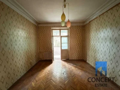 Продам просторную 3к сталинку ул. Ефремова 1. Парк Шевченко!