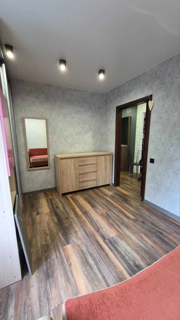 Продам 3-ком. с РЕМОНТОМ, Тополь-3