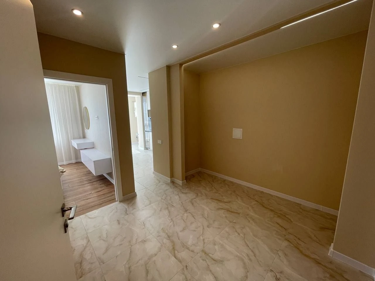 I will sell an apartment in the Schastlyvyi residential complex - 2, 2nd floor, new renovation